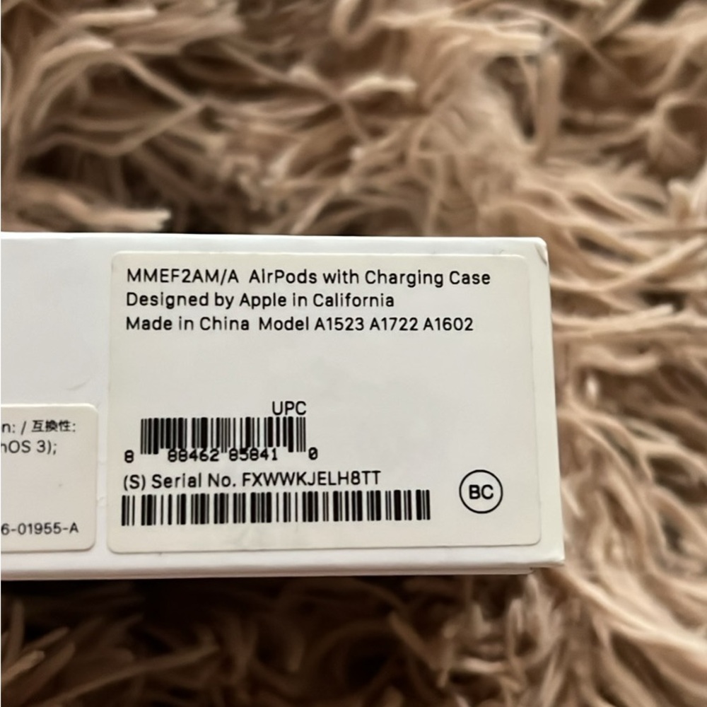 Apple AirPod replacement ( left one is the only one working ) with Charging Case